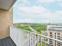 Недвижимость Lakeside Drive, Park Royal: 12