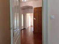 Недвижимость Трехкомнатная квартира в центре: 6