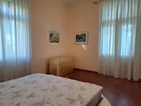 Недвижимость Трехкомнатная квартира в центре: 9