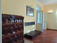 Недвижимость Трехкомнатная квартира в центре: 13
