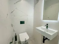 Недвижимость Трехкомнатная квартира в центре: 12