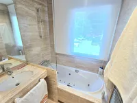 Недвижимость Central apartment in Escaldes with three bedrooms, two parking spaces and storage: 12