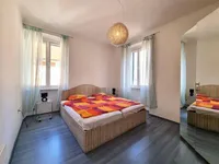 Недвижимость Трехкомнатная квартира в центре: 16