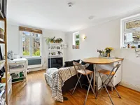Недвижимость Kelmscott Road: 5