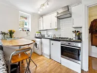 Недвижимость Kelmscott Road: 7