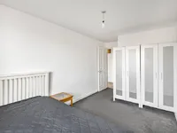 Недвижимость Sandifer Drive, Cricklewood: 1