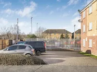 Недвижимость Sandifer Drive, Cricklewood: 4