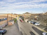 Недвижимость Sandifer Drive, Cricklewood: 5