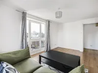 Недвижимость Sandifer Drive, Cricklewood: 9