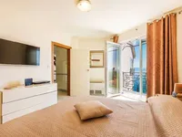 Недвижимость Четырехкомнатная квартира, Центр: 20