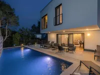 Недвижимость Семейный дом 225 м², Центр: 1