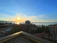 Недвижимость Трехкомнатная квартира в центре: 16