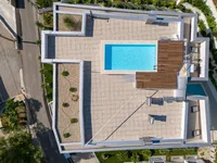 Недвижимость Трехкомнатная квартира Центр: 8