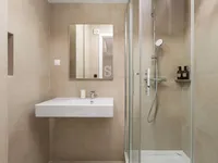 Недвижимость One-room apartment in the center: 8