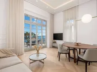 Недвижимость Three-room apartment in the center: 15