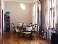 Недвижимость Three-room apartment in the Center: 1