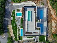 Недвижимость Двухкомнатная квартира в центре: 9
