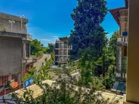 Недвижимость Трехкомнатная квартира в центре: 1