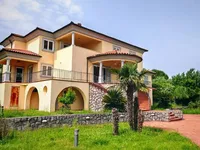 Недвижимость Family house in Pobri: 1
