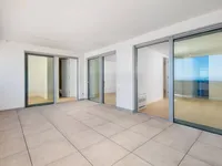 Недвижимость Three-room apartment in the center: 15