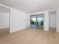 Недвижимость Three-room apartment in the center: 20