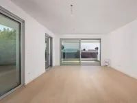 Недвижимость Three-room apartment in the center: 8