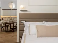 Недвижимость Three-room apartment in the center: 16