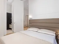 Недвижимость Three-room apartment in the center: 27