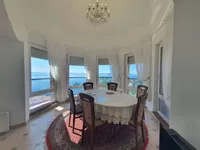Недвижимость Three-room apartment in the city center: 2