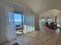 Недвижимость Three-room apartment in the city center: 3