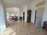 Недвижимость Three-room apartment in the city center: 4