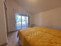 Недвижимость Three-room apartment in the city center: 10