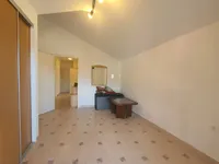 Недвижимость Three-room apartment in the city center: 14