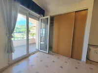 Недвижимость Three-room apartment in the city center: 15