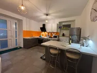 Недвижимость Three-room apartment in the center: 3