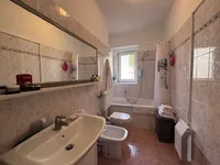 Недвижимость Четырехкомнатная квартира: 12