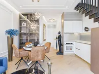 Недвижимость Three-room apartment in the city center: 10