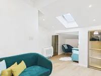Недвижимость Three-room apartment in the city center: 14