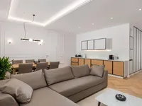 Недвижимость Трехкомнатная квартира в центре: 3