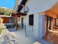 Недвижимость House with a terrace in Izola: 1