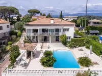 Недвижимость Villa Croix des Gardes: 1