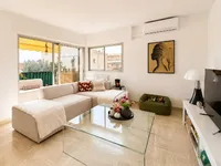Недвижимость Villa Petit Juas: 2
