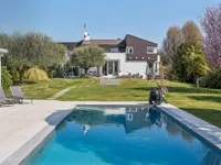 Недвижимость Bifamiliar house 8 rooms: 1