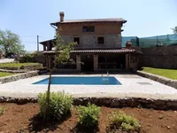Недвижимость Семейный дом 480 м², Запад: 5