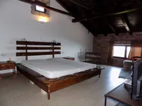 Недвижимость Семейный дом 480 м², Запад: 25