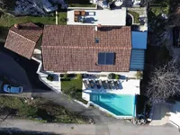 Недвижимость Семейный дом 250 м², Запад: 2