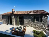 Недвижимость Семейный дом 250 м², Запад: 3