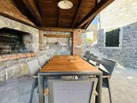 Недвижимость Семейный дом 250 м², Запад: 6