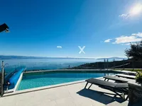Недвижимость Семейный дом 250 м², Запад: 10