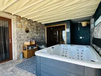 Недвижимость Семейный дом 250 м², Запад: 12